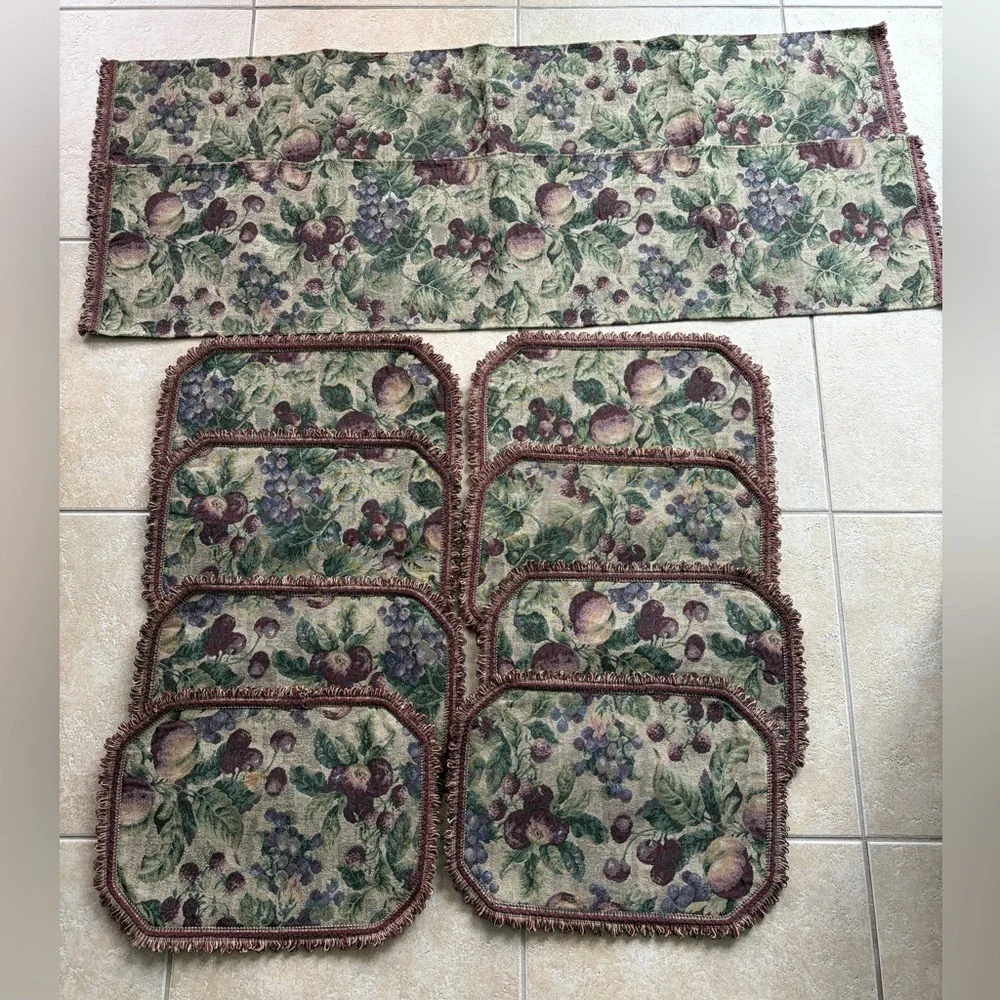 Grape Table Runner and Placemats Set